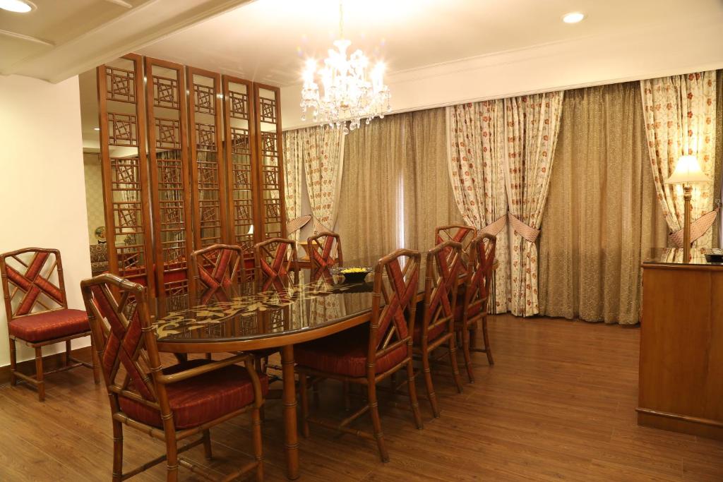 Сьюит (Deluxe Suite -   Early Check-In & Late Check-Out: Subject to Room Availability.,  20% Discount on food and Soft Beverage), The Ashok, New Delhi