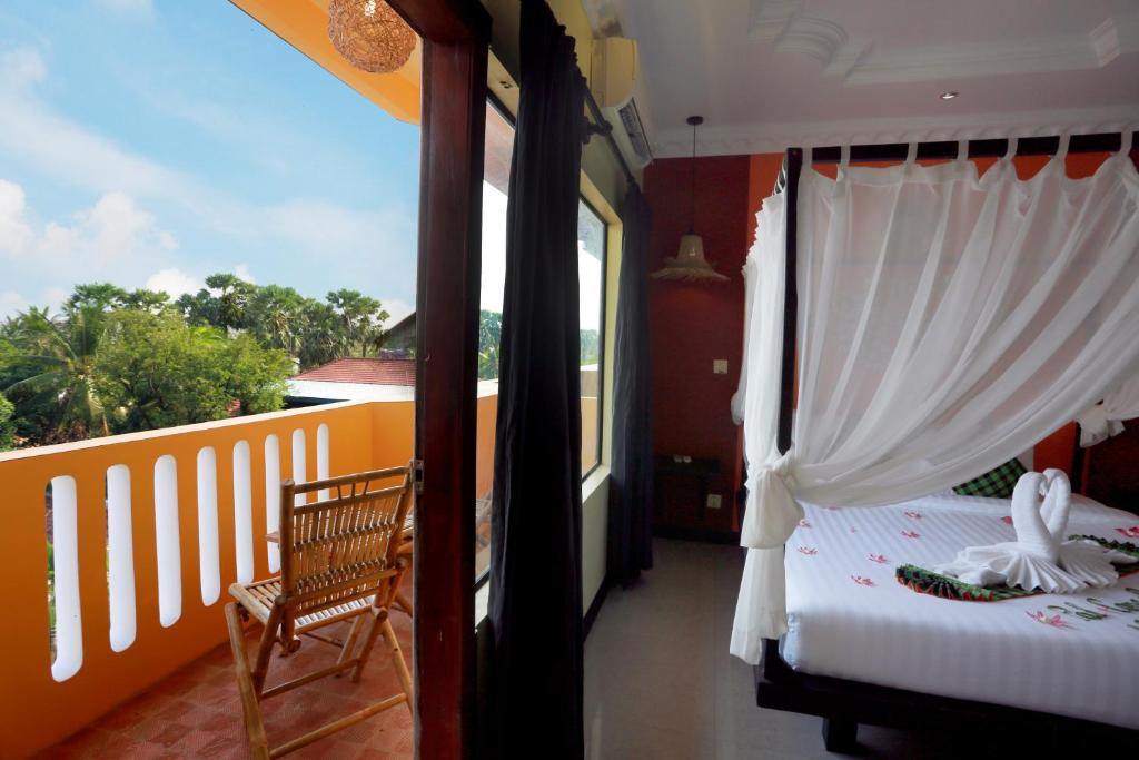 Двухместный (Deluxe Double Room with Balcony and Pool @ Free Pickup), Central Indochine D'angkor Hotel