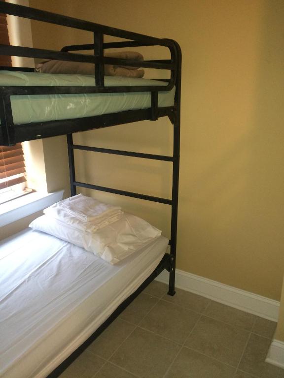 Номер (Кровать в общем 8-местном номере для мужчин и женщин) хостела DC International Hostel 2, Вашингтон