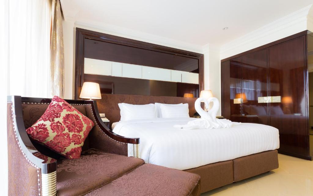 Двухместный (Номер Делюкс с кроватью размера «king-size») отеля LK President, Паттайя