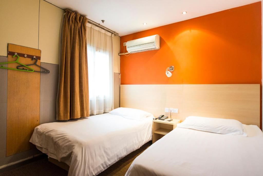 Двухместный (Специальное предложение - Двухместный номер с 2 отдельными кроватями) отеля Motel Shanghai Xujiahui Shanghai Stadium Tianyaoqiao Road, Шанхай