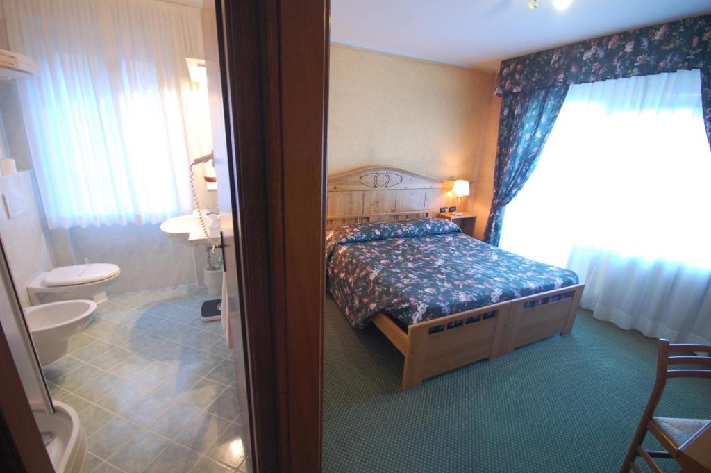 Двухместный (Двухместный номер с 1 кроватью или 2 отдельными кроватями) отеля Chalet Fiocco Di Neve, Мадонна-ди-Кампильо
