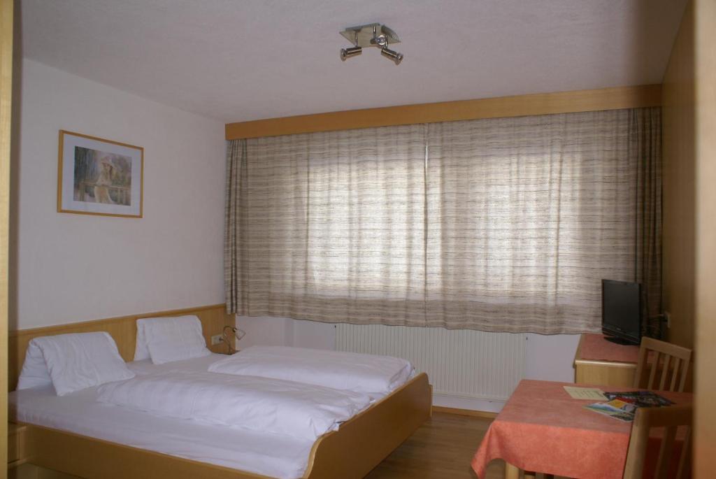 Двухместный (Двухместный номер с 1 кроватью или 2 отдельными кроватями) отеля Gasthof Hirschen, Йерценс