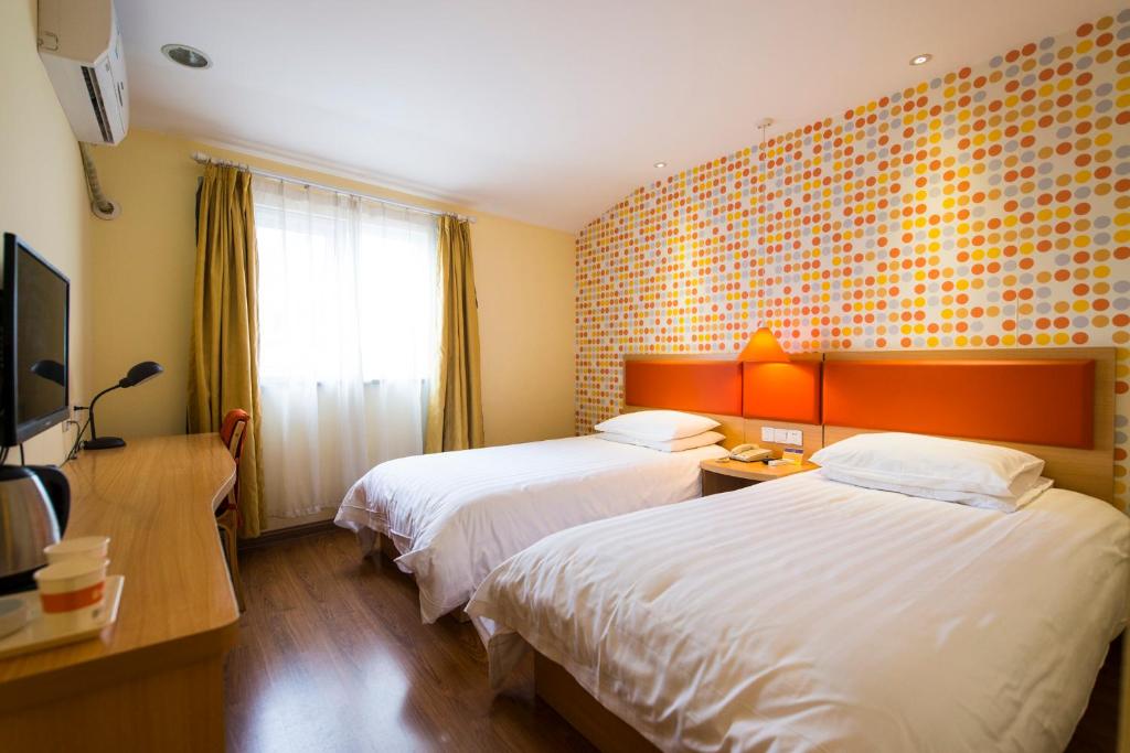 Двухместный (Стандартный двухместный номер с 2 отдельными кроватями) отеля Home Inn Hangzhou West Lake Jiefang Road Lake Shore Yintai Plaza, Ханчжоу