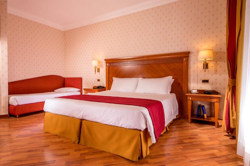 Трехместный (Стандартный номер с 1 кроватью размера «king-size» и 1 односпальной кроватью) отеля Best Western Hotel Viterbo, Витербо