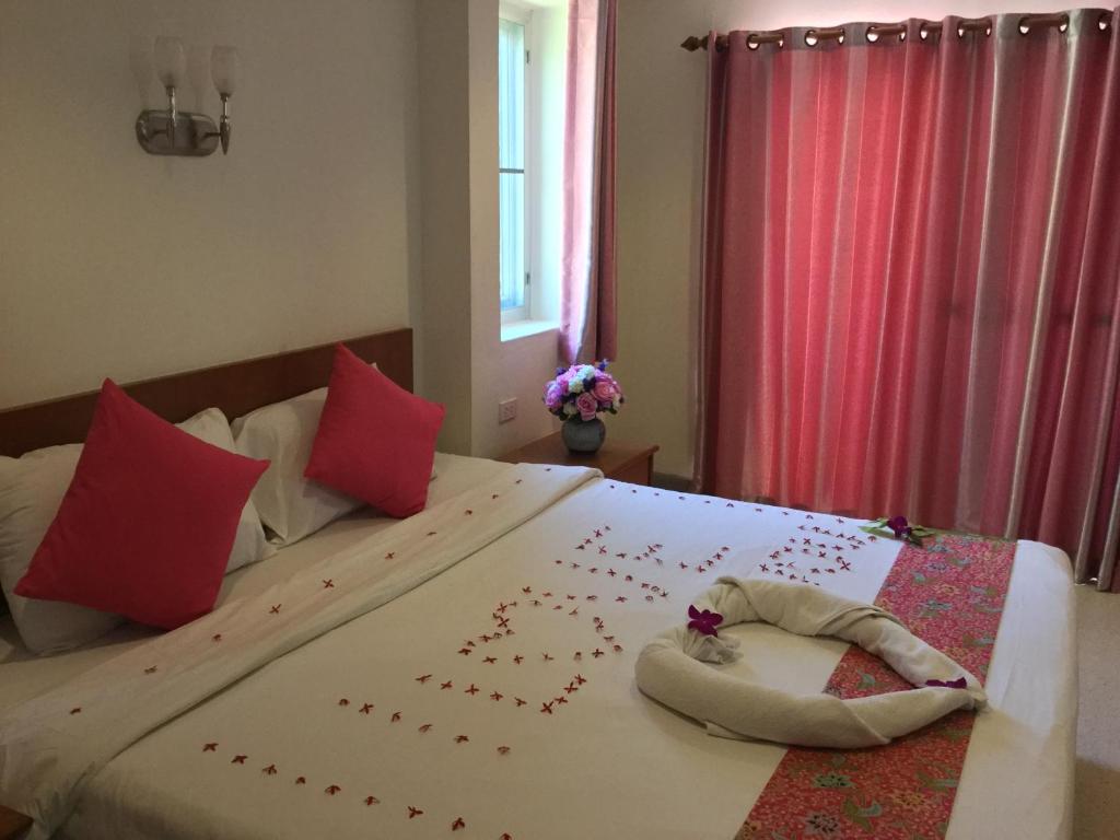 Двухместный (Улучшенный двухместный номер с 1 кроватью) отеля Thip Residence Boutique Hotel, Краби