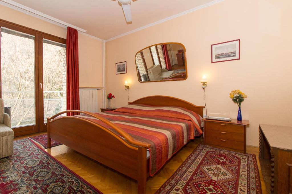 Двухместный (Улучшенный двухместный номер с 1 кроватью) отеля Budavar Bed and Breakfast, Будапешт