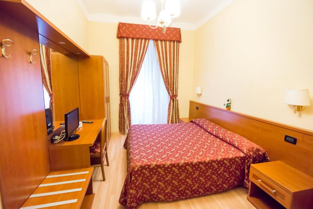 Двухместный (Двухместный номер с 1 кроватью или 2 отдельными кроватями) хостела Funny Palace Hostel, Рим