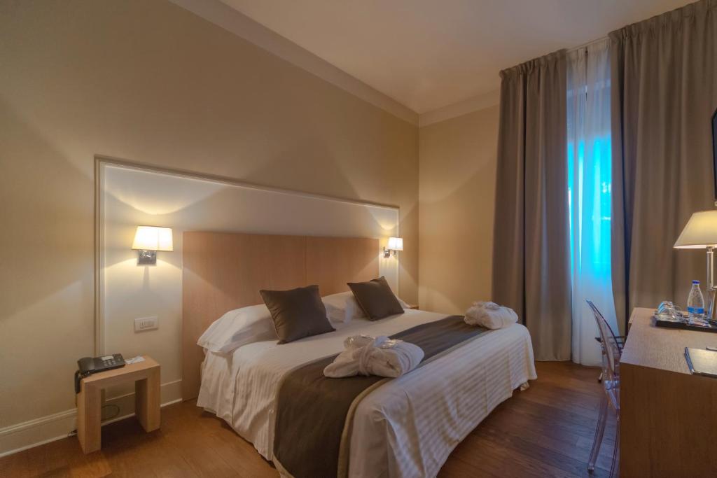 Двухместный (Стандартный двухместный номер с 1 кроватью или 2 отдельными кроватями) отеля Hotel De La Ville, Риччоне