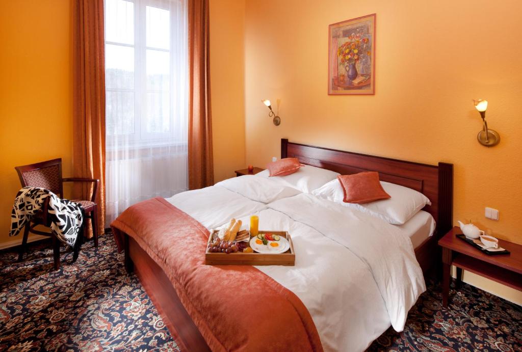 Двухместный (Улучшенный двухместный номер с 1 кроватью) отеля Chateau Monty Spa Resort, Марианские Лазне
