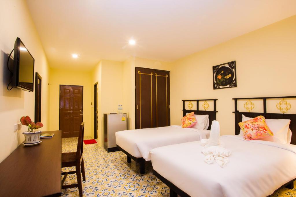 Двухместный (Двухместный номер Делюкс с 2 отдельными кроватями и балконом) отеля Le Hua, Пхукет