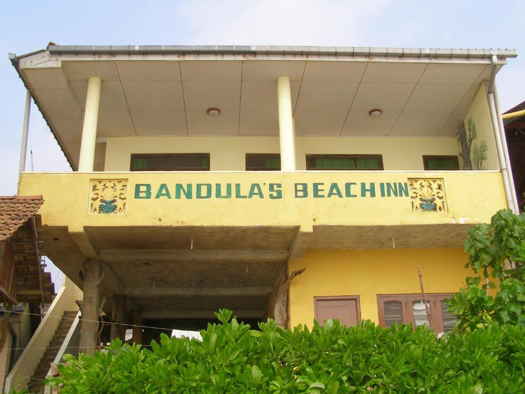 Отель Bandula's Beach Inn, Хиккадува