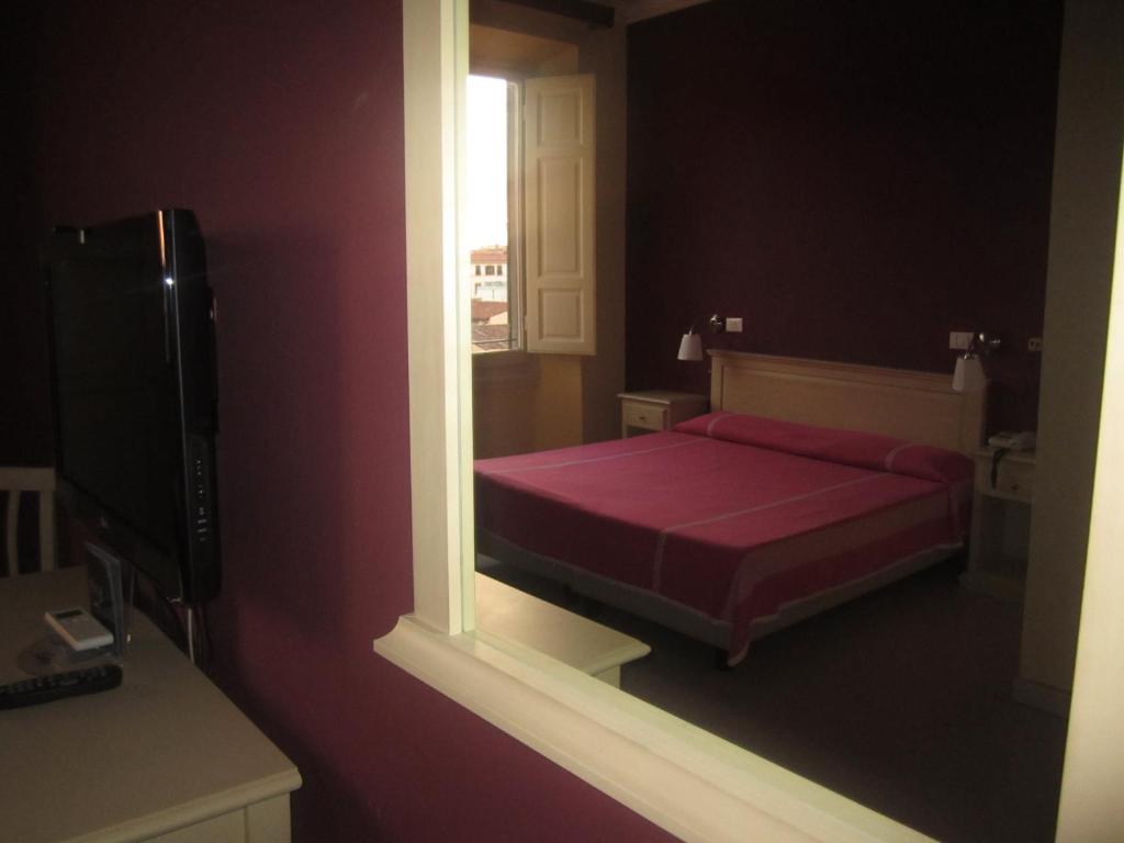 Двухместный (Стандартный двухместный номер с 1 кроватью или 2 отдельными кроватями и собственной ванной комнатой) отеля Hotel Genzianella, Флоренция