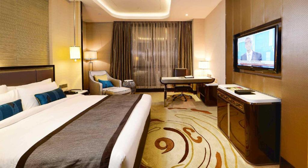 Сьюит (Суперлюкс «Премьер» с кроватью размера «king-size») отеля Pacific Regency Hotel Suites, Куала-Лумпур
