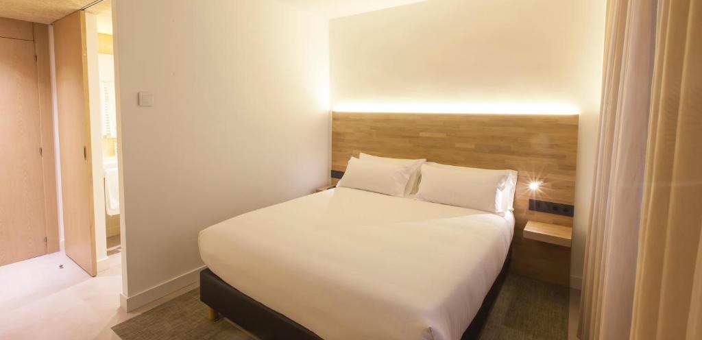Двухместный (Стандартный двухместный номер с 1 кроватью или 2 отдельными кроватями) отеля Hotel A Pamplona, Памплона