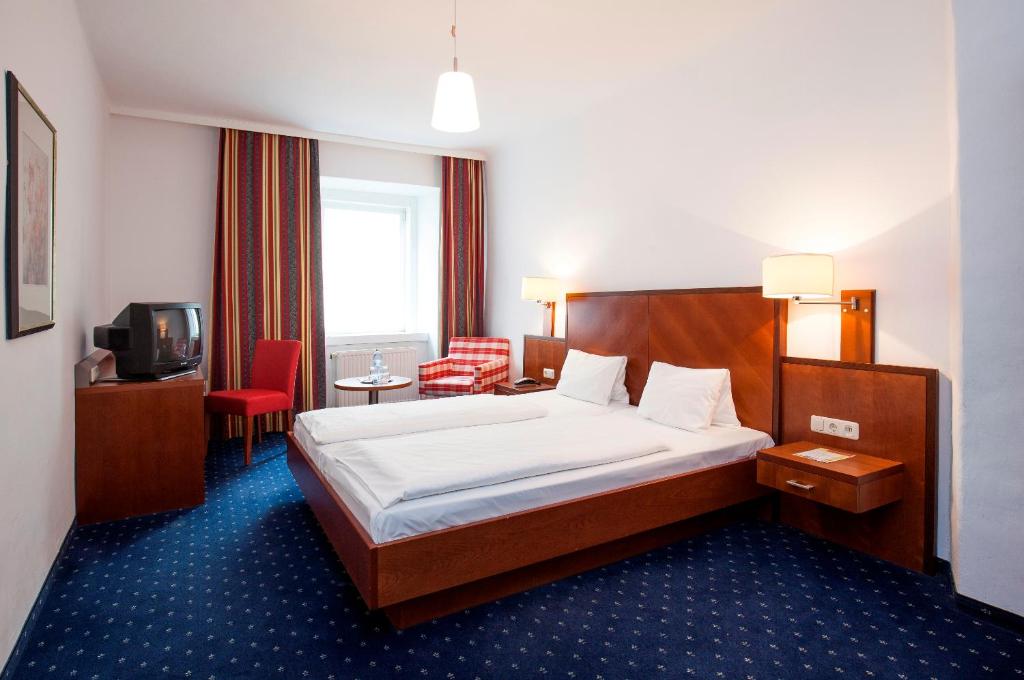 Двухместный (Двухместный номер бизнес-класса с 1 кроватью) отеля Keramikhotel Goldener Brunnen, Гмунден