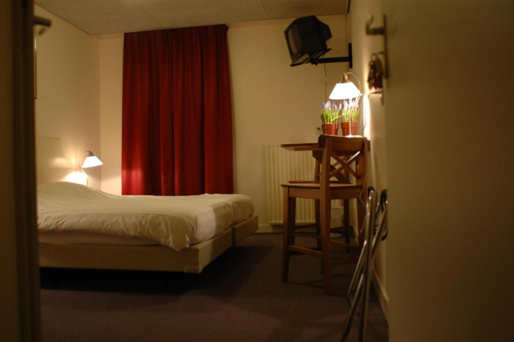 Двухместный (Стандартный двухместный номер с 2 отдельными кроватями) отеля HCR Teernstra, Гронинген