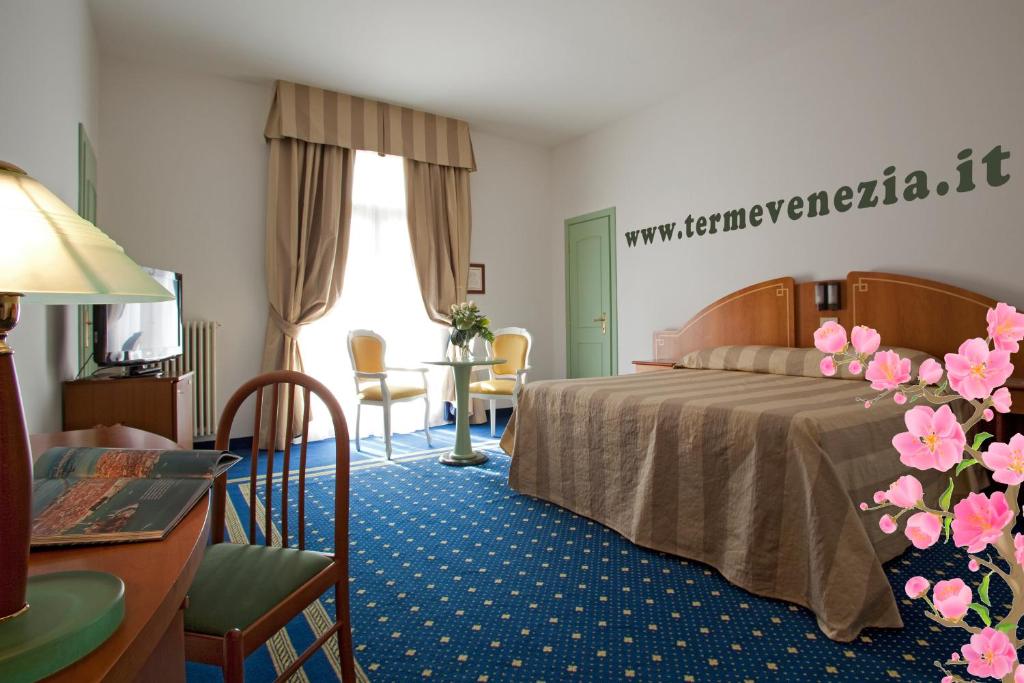 Двухместный (Двухместный номер Делюкс с 1 кроватью или 2 отдельными кроватями и балконом) отеля Hotel Terme Venezia, Абано-Терме