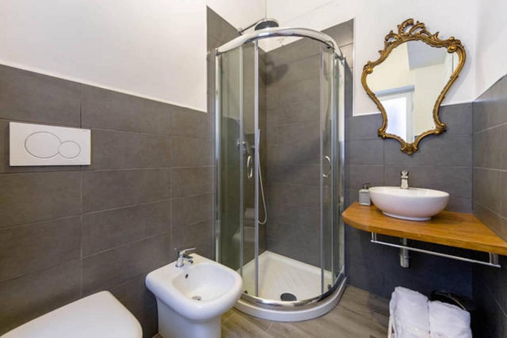 Двухместный (Двухместный номер с 1 кроватью и собственной ванной комнатой) отеля B&B I Portici Di Sottoripa, Генуя