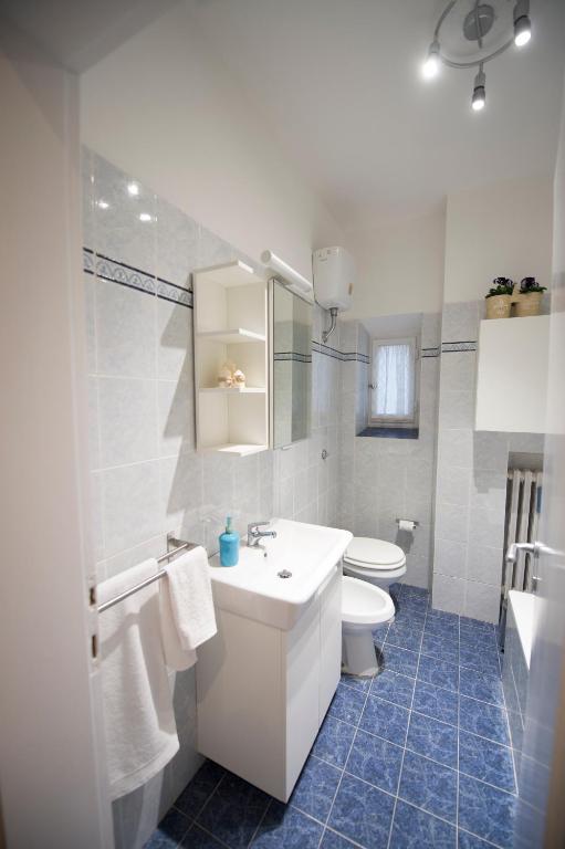 Трехместный (Трехместный номер с основными удобствами и общей ванной комнатой) отеля La Filarocca B&B, Флоренция