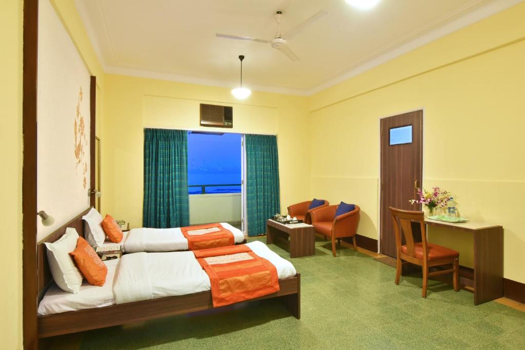 Двухместный (Двухместный номер с 1 кроватью или 2 отдельными кроватями и видом на море) отеля Sea Green Hotel, Мумбай