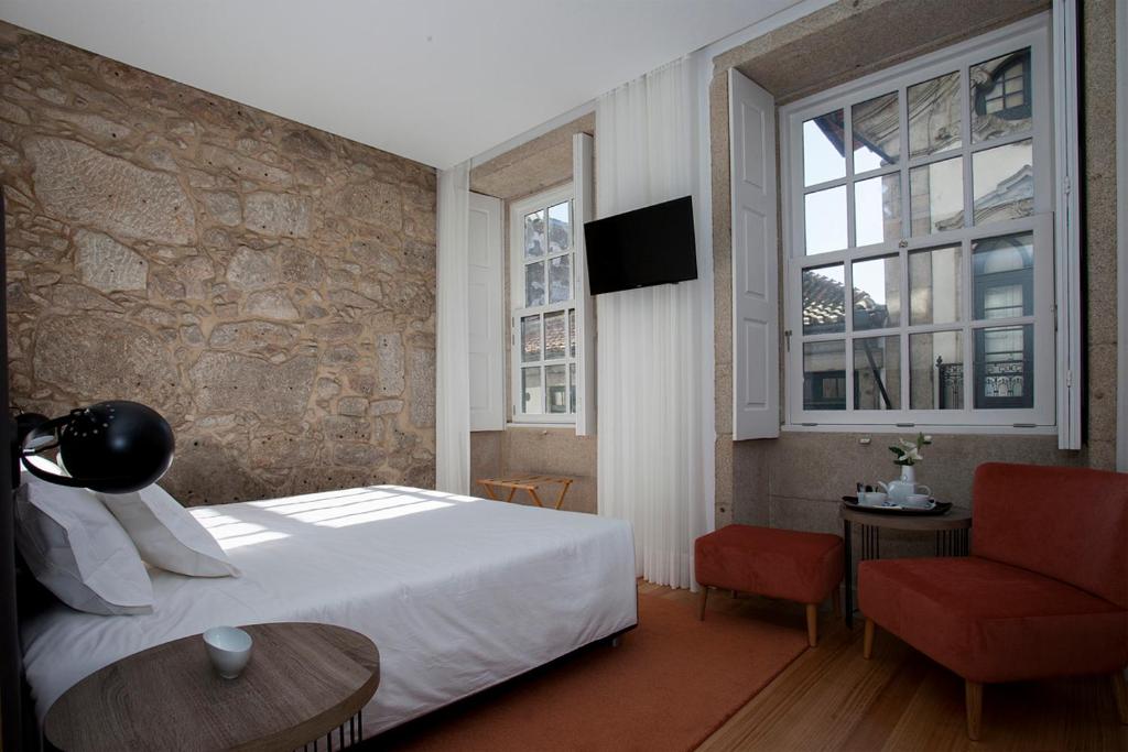 Двухместный (Улучшенный двухместный номер Делюкс с 1 кроватью или 2 отдельными кроватями) гостевого дома BelomonteGH Guest House, Порту