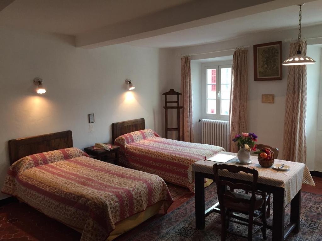 Двухместный (Двухместный номер с 2 отдельными кроватями) отеля Auberge des Seigneurs, Ванс