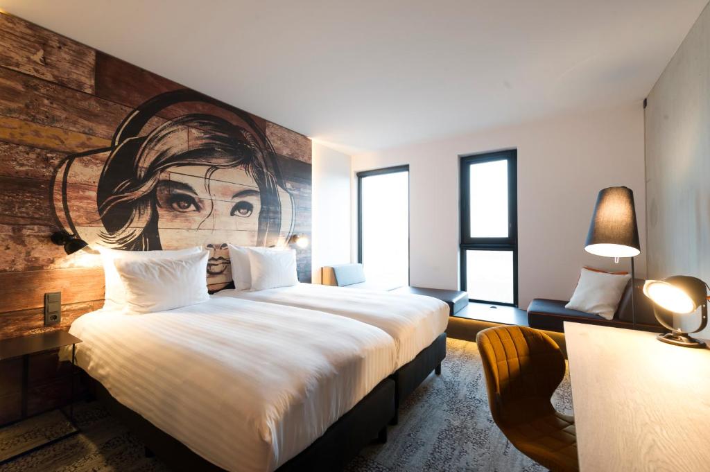 Двухместный (Улучшенный двухместный номер с 1 кроватью) отеля Jaz Amsterdam, Амстердам