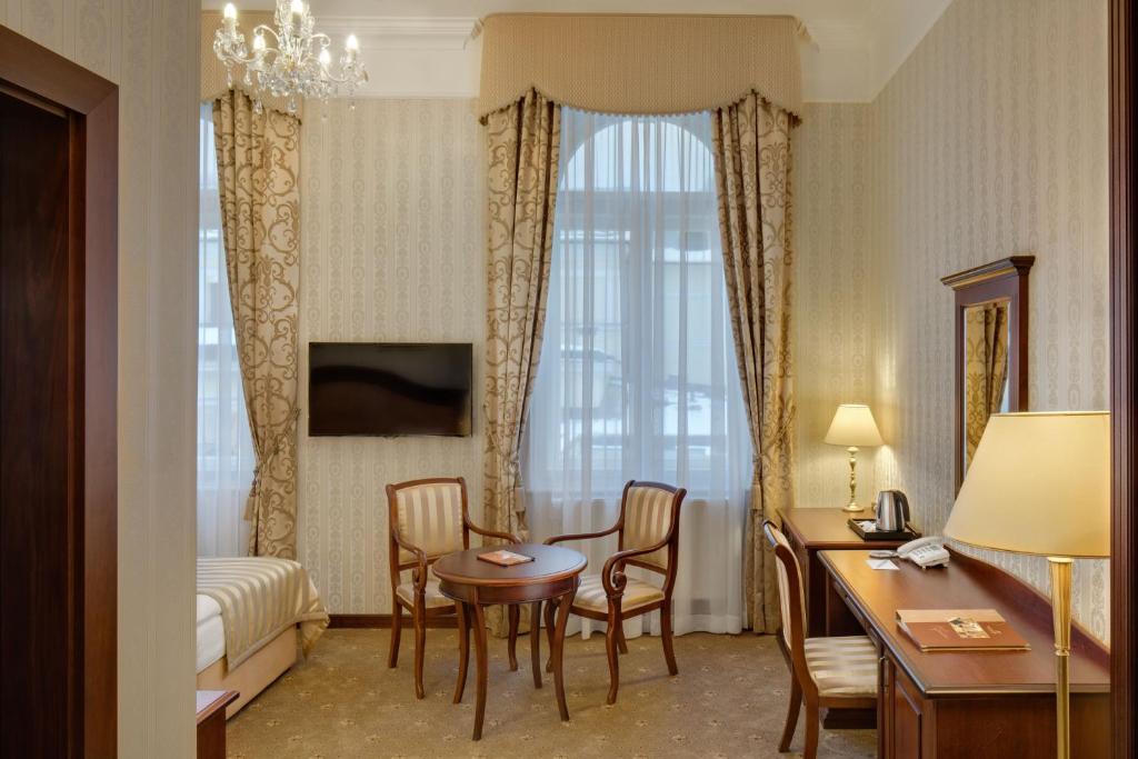 Двухместный (Улучшенный двухместный номер Делюкс с 1 кроватью) отеля Danubius, Марианские Лазне