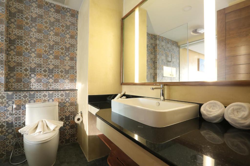Двухместный (Двухместный номер Делюкс с 1 кроватью и видом на море) отеля Coriacea Boutique Resort, Пхукет