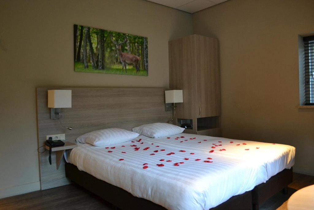 Двухместный (Двухместный номер «Комфорт» с 1 кроватью и ванной) отеля Fletcher Hotel Het Veluwse Bos, Арнем