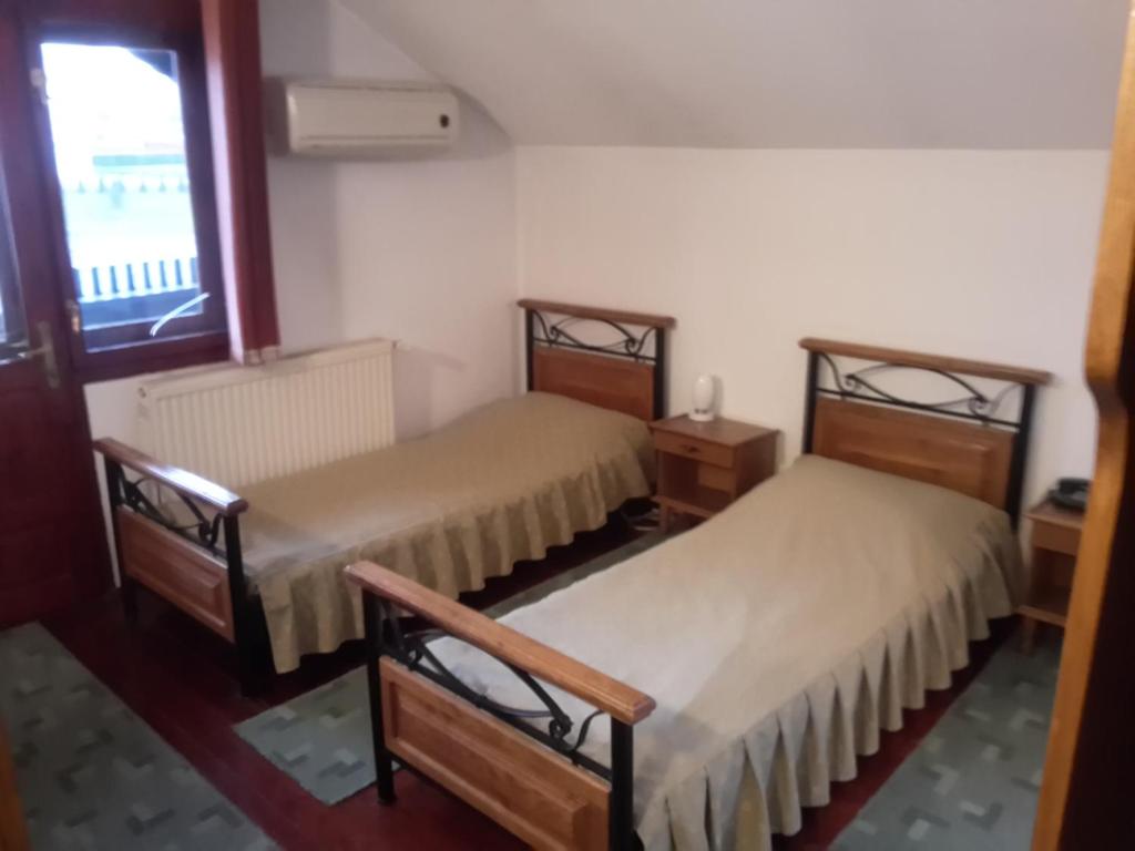 Двухместный (Двухместный номер с 2 отдельными кроватями) гостевого дома Pensiunea Doina & Jenő, Тыргу-Муреш