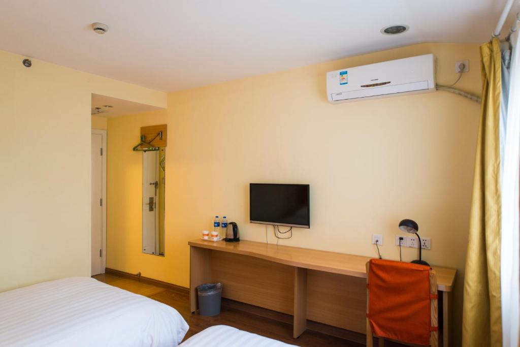 Двухместный (Специальное предложение - Двухместный номер с 2 отдельными кроватями) отеля Home Inn Changchun Economy Development Zone, Чанчунь