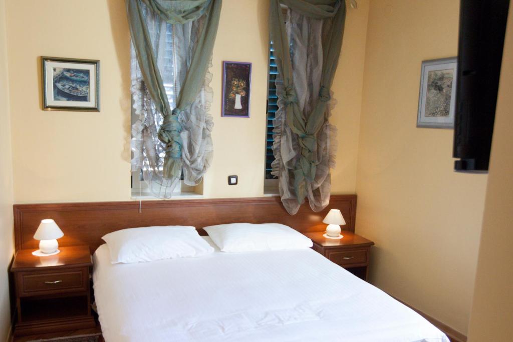 Двухместный (Двухместный номер с 1 кроватью или 2 отдельными кроватями) отеля Hotel Peristil, Сплит