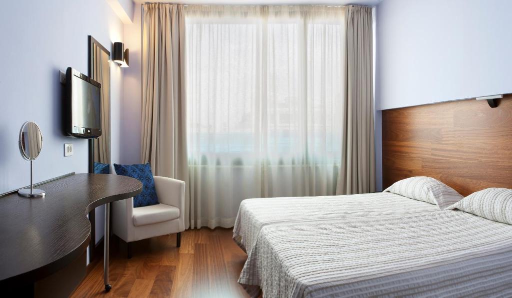 Двухместный (Улучшенный двухместный номер с 2 отдельными кроватями) отеля Athens Center Square, Афины
