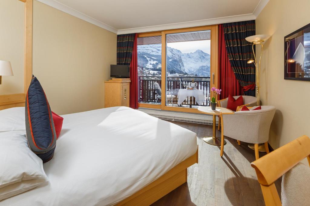 Двухместный (Двухместный номер с балконом и видом на горы) отеля Beausite Park Hotel, Венген