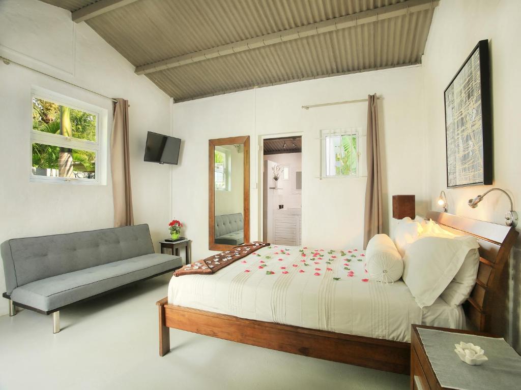 Трехместный (Роскошный трехместный номер) гостевого дома Esprit Libre, Пуант-о-Канноньер