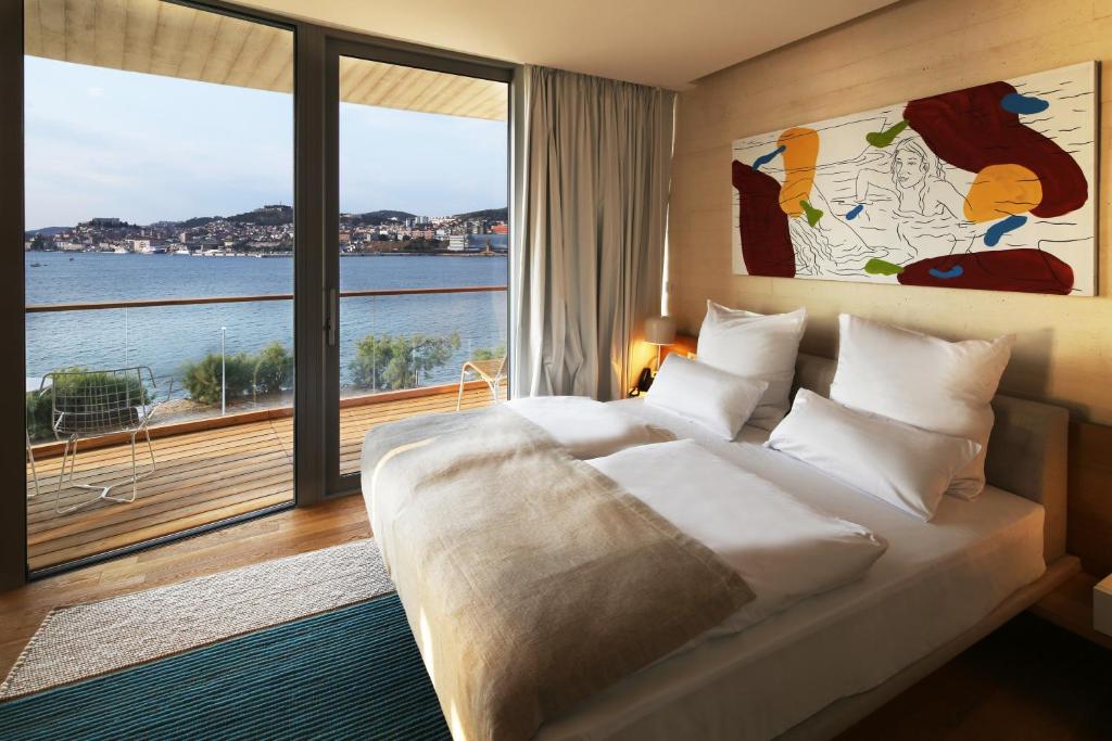 Двухместный (Улучшенный двухместный номер с 1 кроватью) отеля D-Resort Šibenik, Шибеник