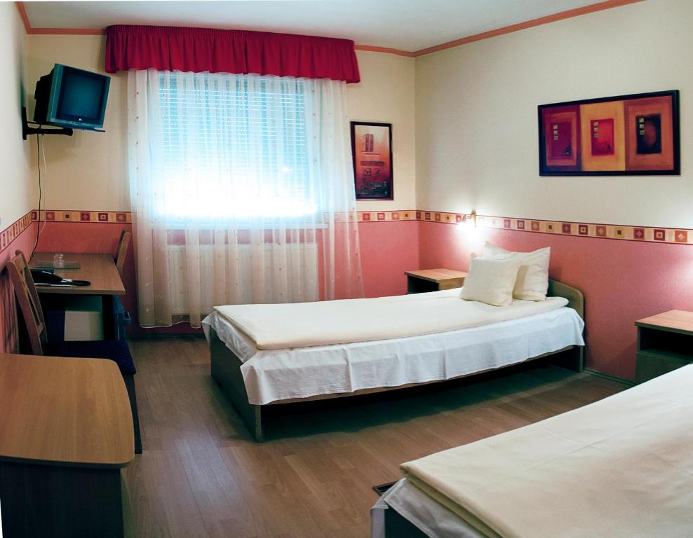 Двухместный (Двухместный номер с 2 отдельными кроватями) отеля Arany Patkó Hotel & Étterem, Дебрецен