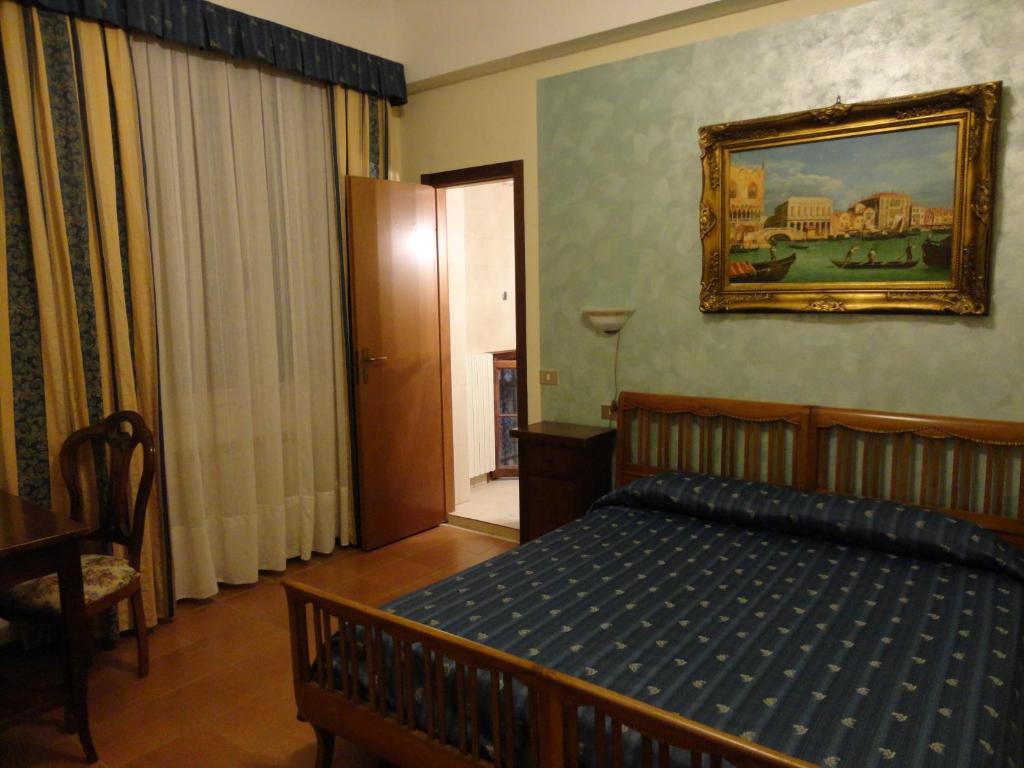 Одноместный (Одноместный номер с собственной ванной комнатой) гостевого дома Residenza Grisostomo, Венеция