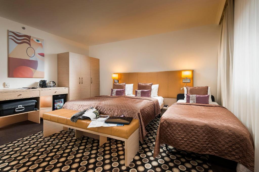 Трехместный (Улучшенный трехместный номер) отеля Bo33 Hotel Family & Suites, Будапешт