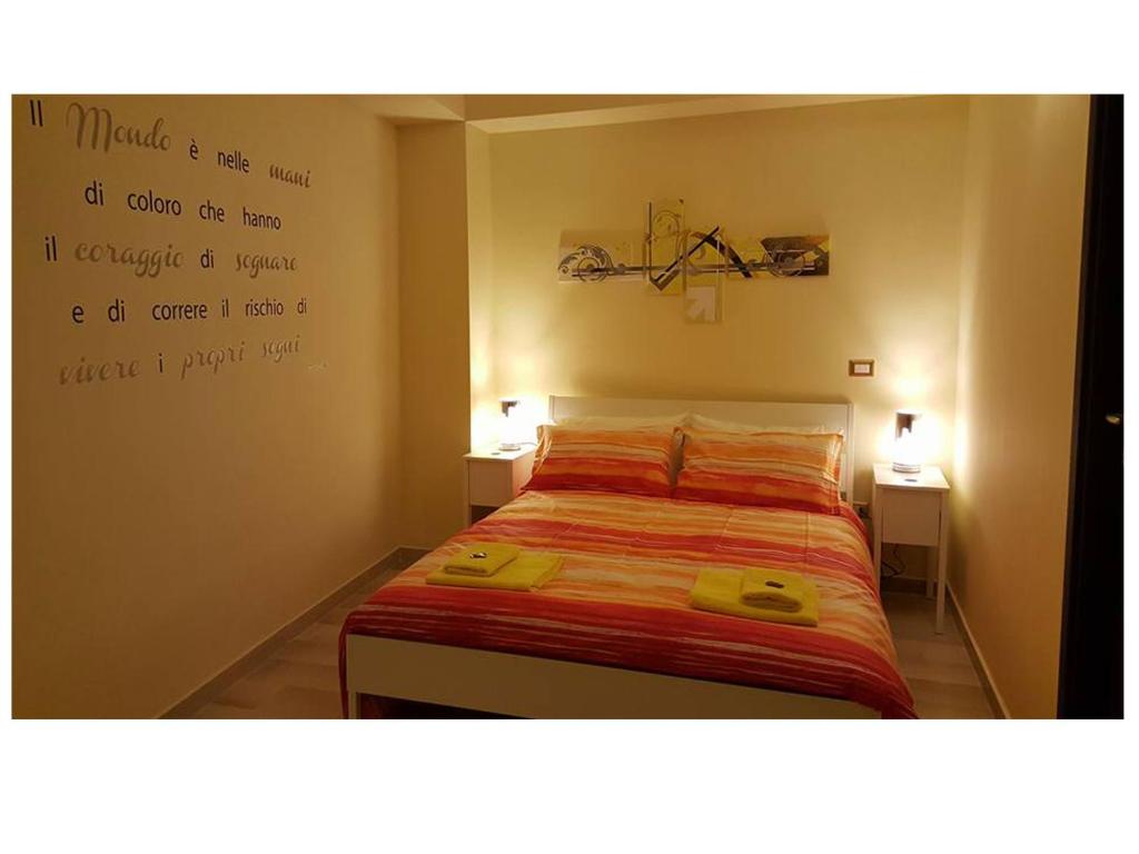 Трехместный (Классический номер с собственной ванной комнатой) отеля Bari Vecchia Dimora, Бари