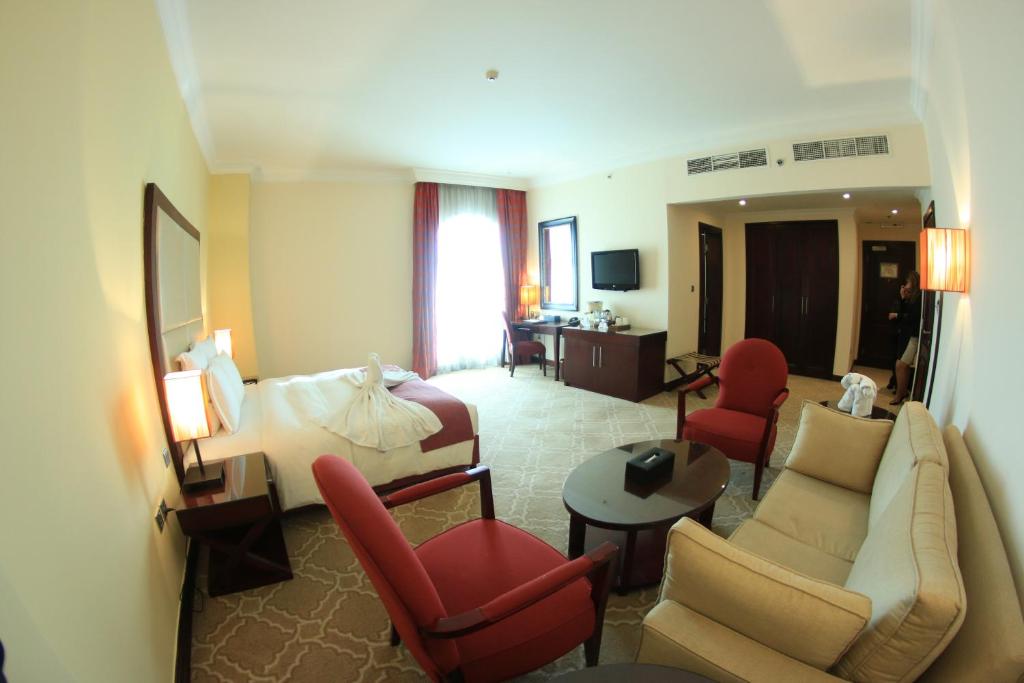 Сьюит (Бизнес-люкс) отеля Grand Regal Hotel, Доха