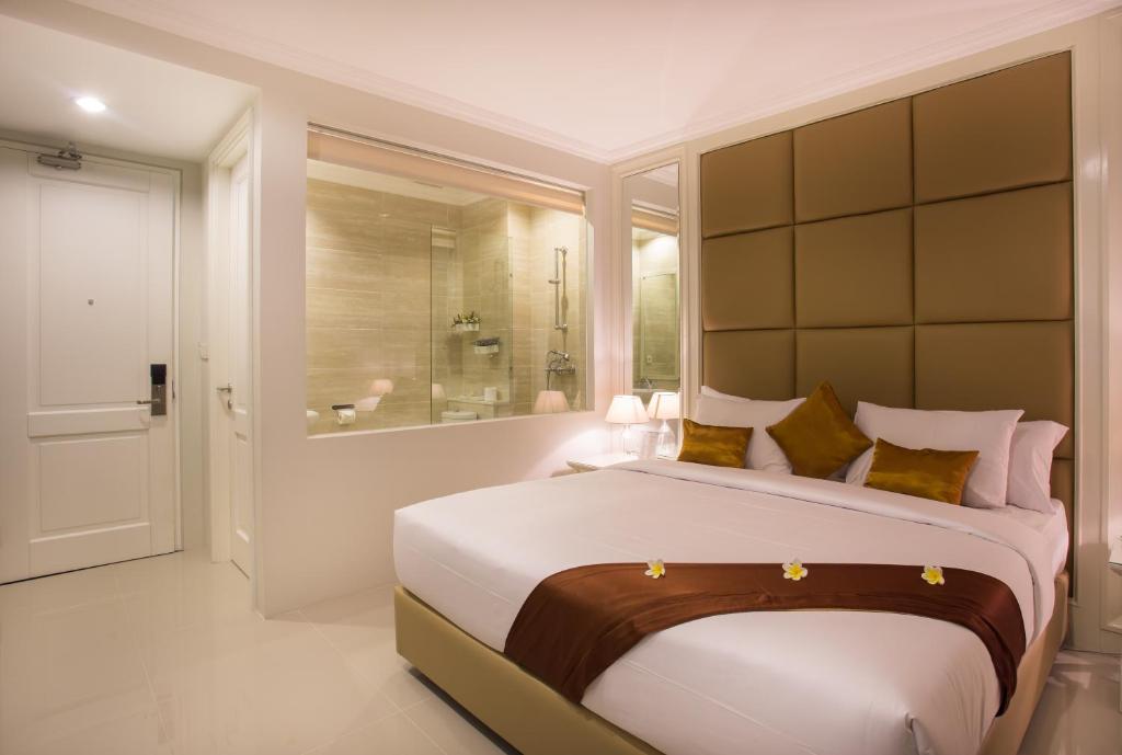 Двухместный (Специальное предложение при бронировании на неделю - Улучшенный двухместный номер с 1 кроватью или 2 отдельными кроватями) отеля Amalfi Hotel Seminyak, Семиньяк
