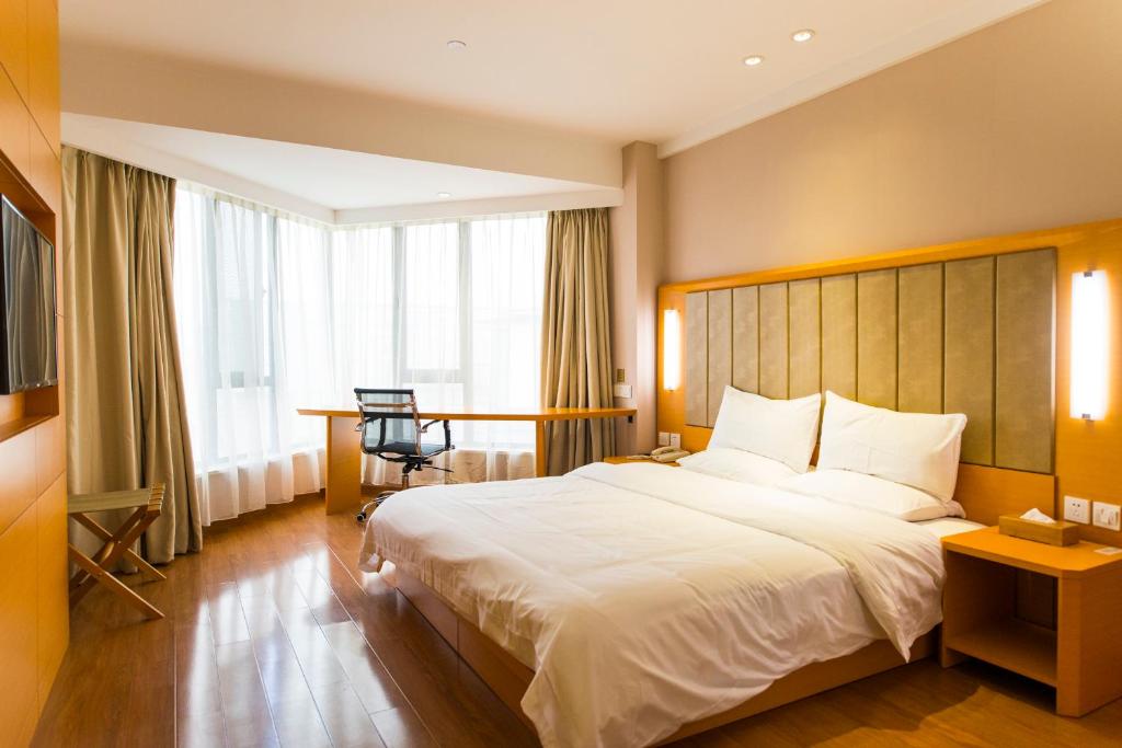 Двухместный (Для граждан материкового Китая - Улучшенный двухместный номер с 1 кроватью A) отеля JI Hotel Shanghai Tiantong Road, Шанхай