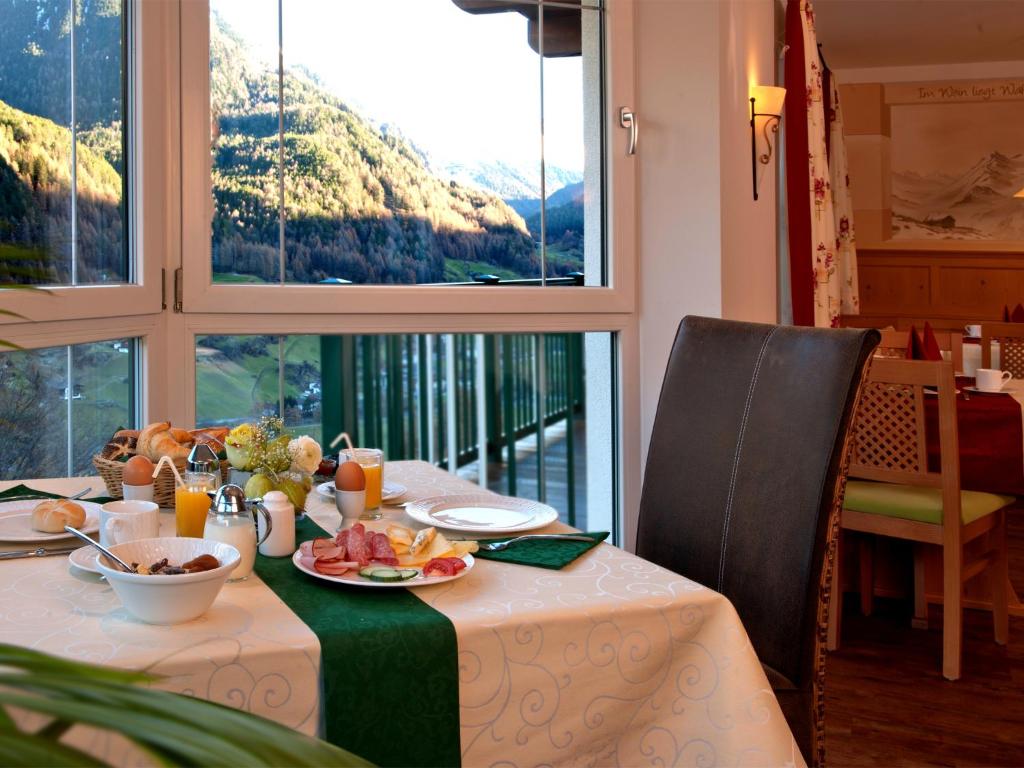 Двухместный (Стандартный двухместный номер с 1 кроватью) апарт-отеля Alp Resort Tiroler Adler, Зёльден