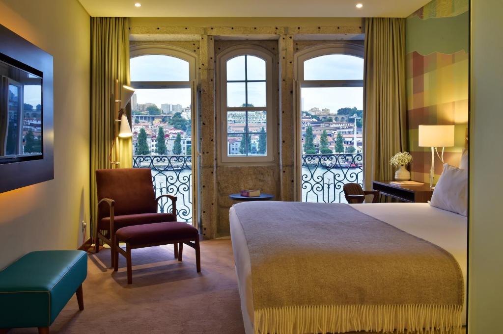 Двухместный (Двухместный номер с 1 кроватью или 2 отдельными кроватями и балконом, в винтажном стиле, вид на реку) отеля Pestana Vintage Porto Hotel & World Heritage Site, Порту