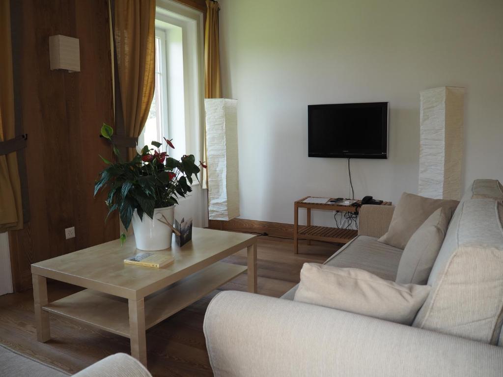Апартаменты (Апартаменты с 2 спальнями - Дополнительное здание) апарт-отеля Maloja Palace Residence Engadin-St.Moritz, Малоя