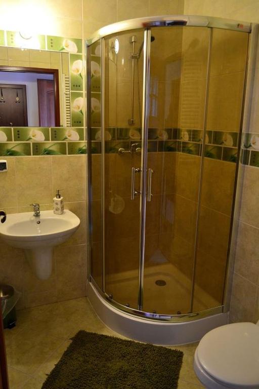 Трехместный (Трехместный номер с собственной ванной комнатой) семейного отеля Noclegi Komfort, Люблин