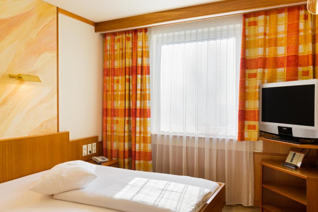 Двухместный (Номер бизнес-класса с кроватью размера «king-size») отеля Vienna Sporthotel, Вена